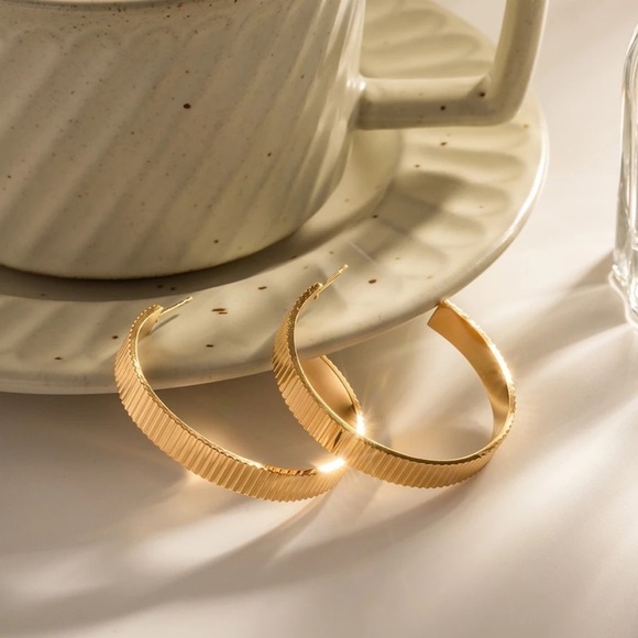 18K Gold Plated *Classic Texture* Large Hoop Earrings - Picture 6 of 10